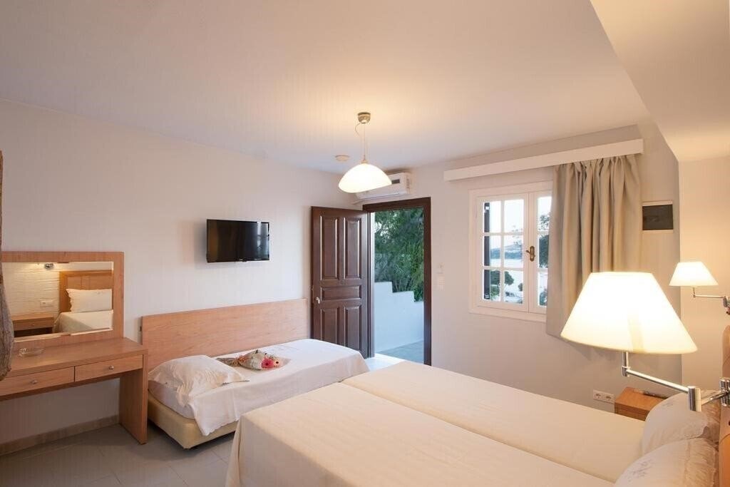 Отель Vassilias Beach 2*