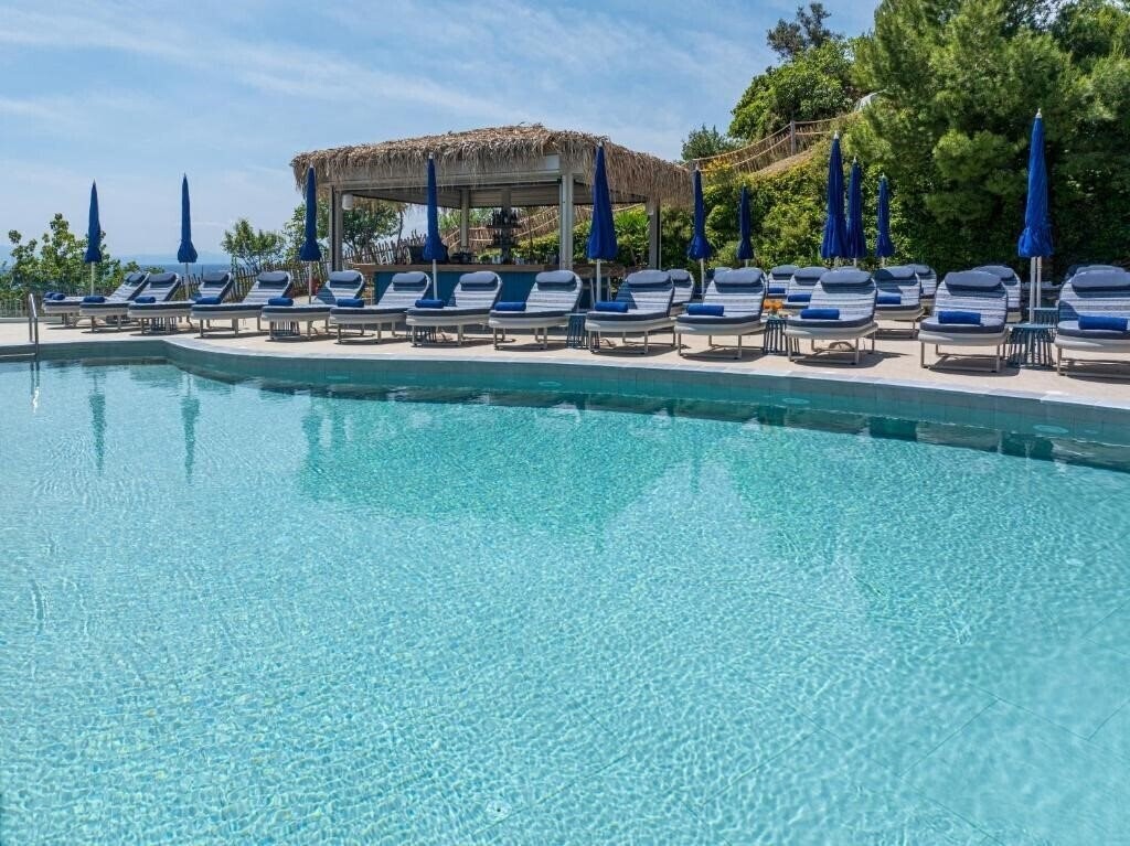 Готель Petra Nera Skiathos 2*