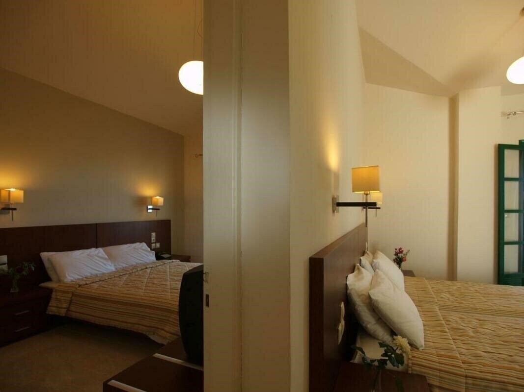 Фото Skiathos Club Hotel & Suites 4*