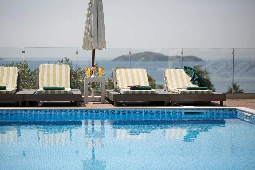 Отель Irida Aegean View 3*