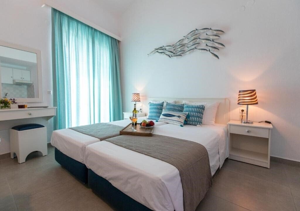 Отель Iris Skiathos 3*