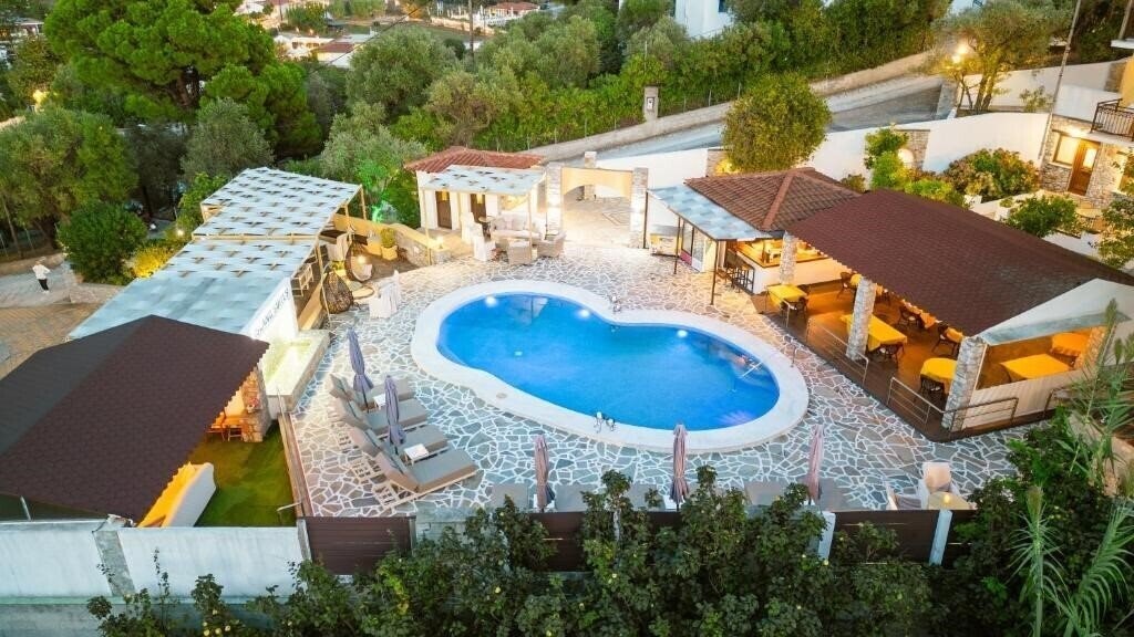 Готель Skiathos Island Suites 4*