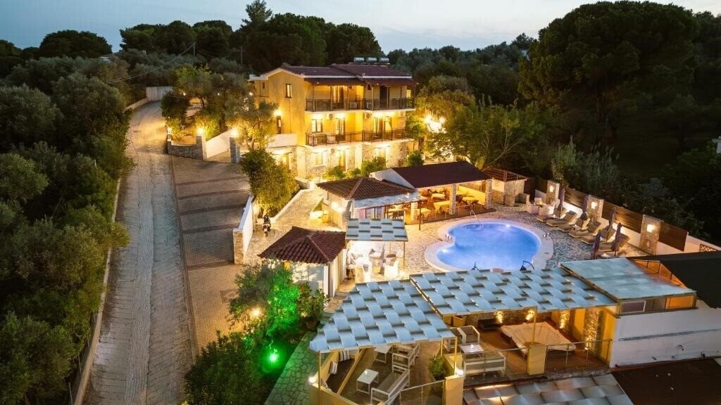 Фотографія Skiathos Island Suites 4*