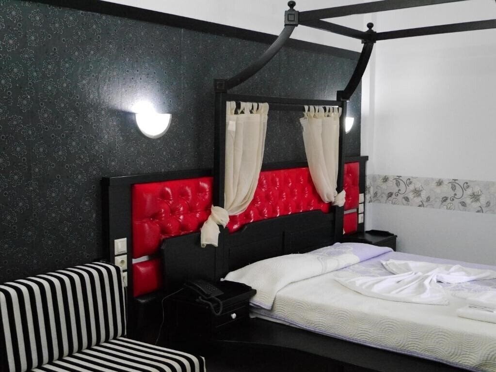 Готель Blue Sky Apartments 2*