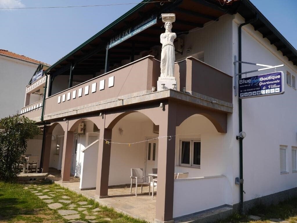 Фото Blue Sky Apartments 2*