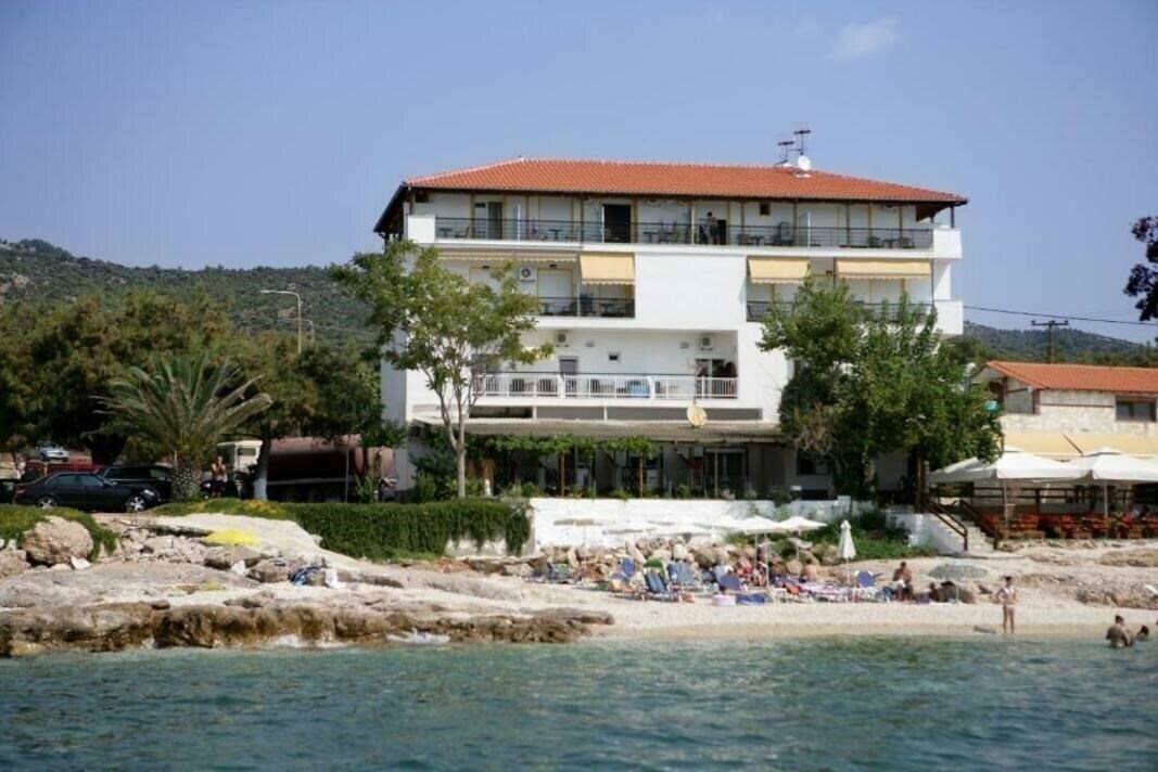 Отель Pefkari Beach Albatros Studios 2*