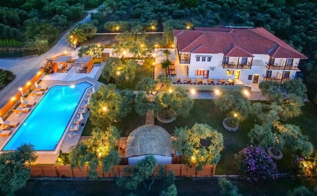Готель Nefeli Hotel 2*