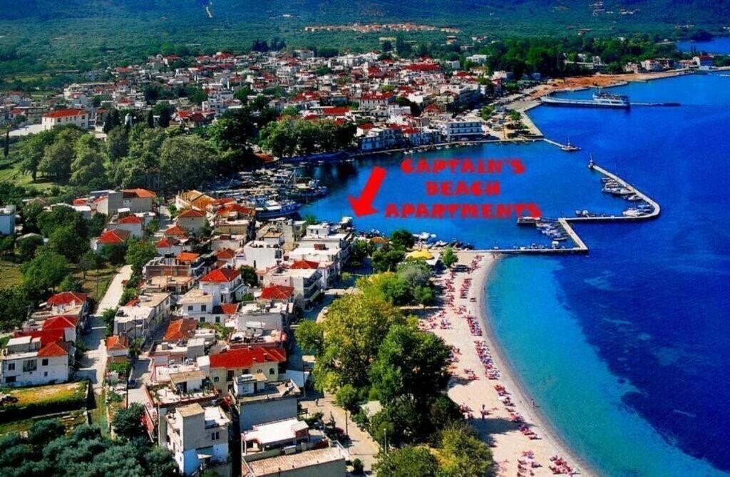 Отель Captains Beach Apartments 2*