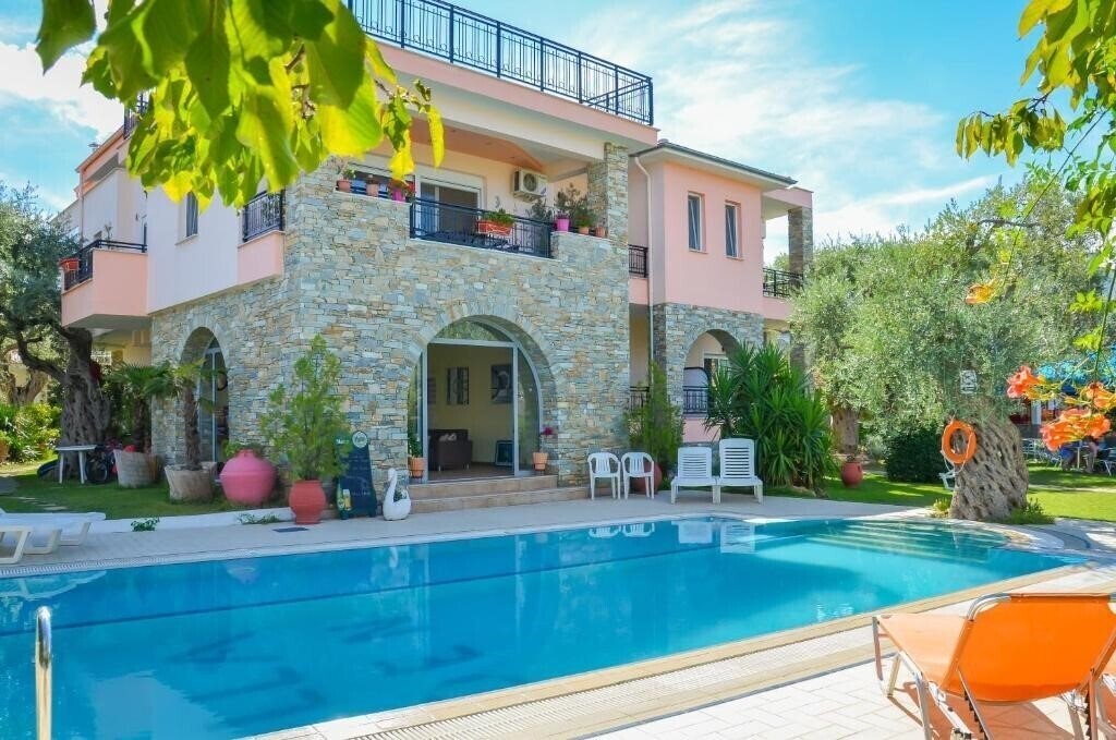 Готель Villa Eden Apartments 2*