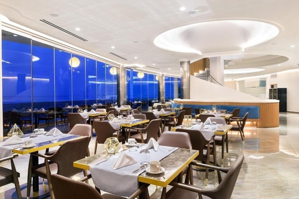 Картинка Alexandra Elegance Bridging Generations 4*