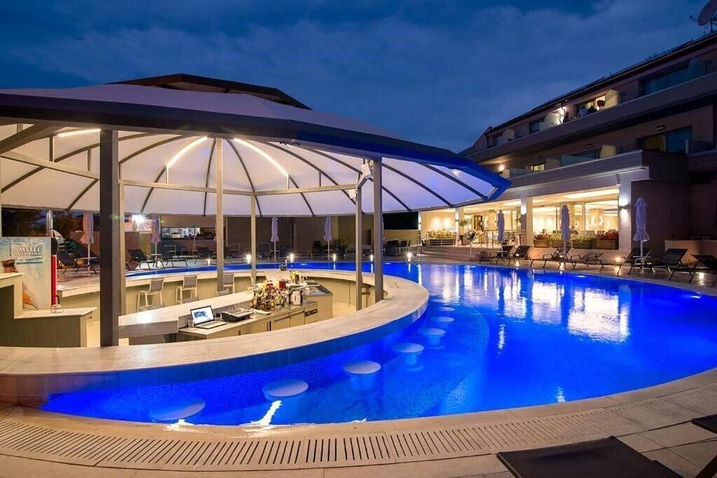 Готель The Dome Luxury 4*