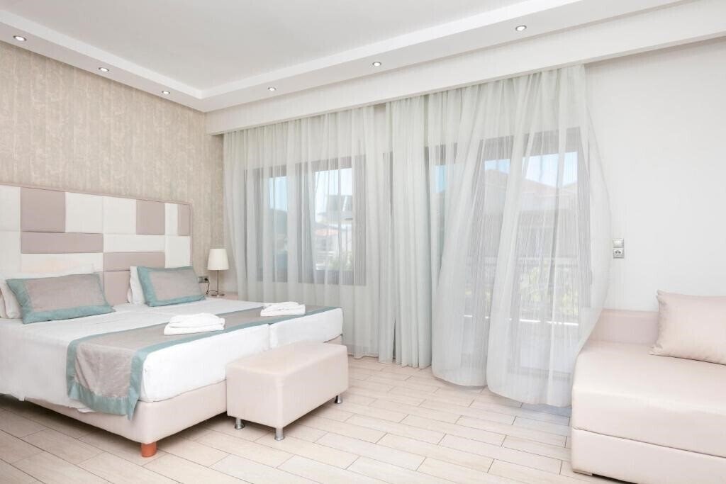 Фото Mediterranean Beach Hotel (Skala Rachoni) 3*