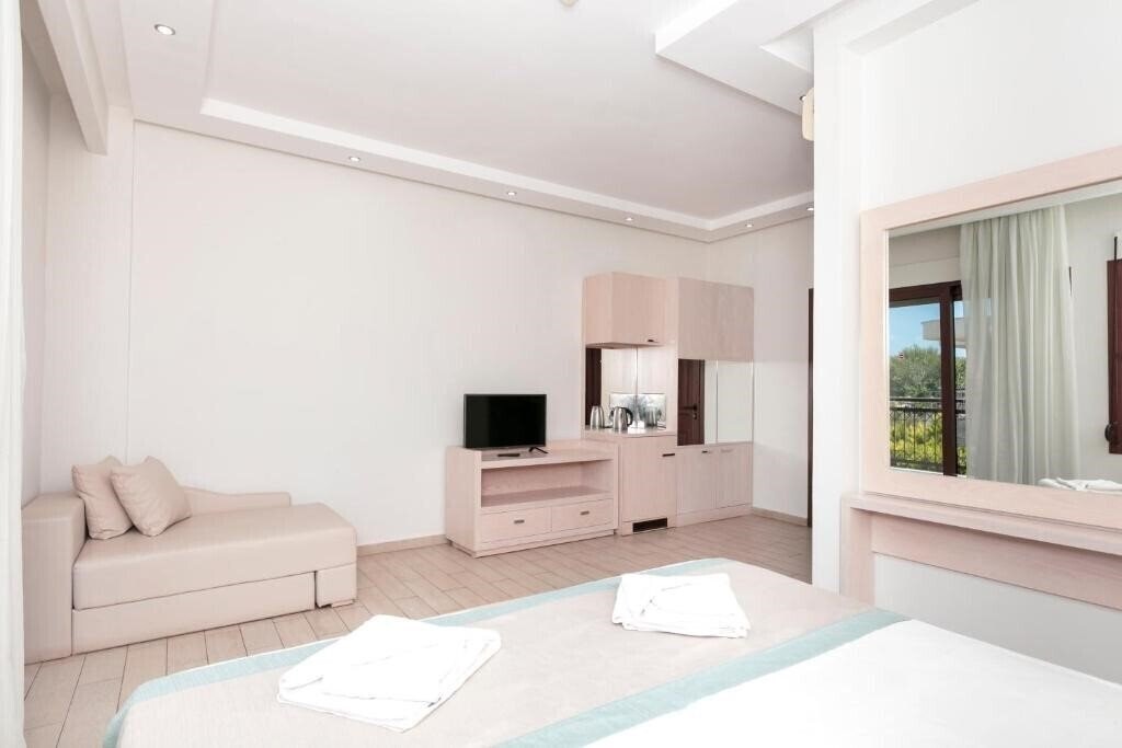 Изображение Mediterranean Beach Hotel (Skala Rachoni) 3*