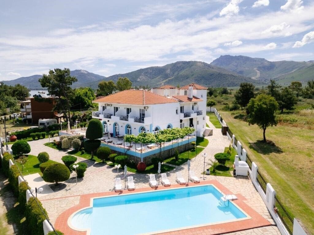 Отель Artemis 3*