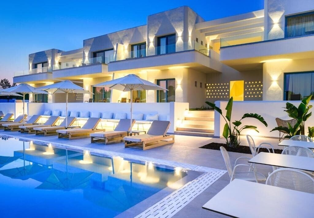 Отель Narciso Luxury Suites 4*