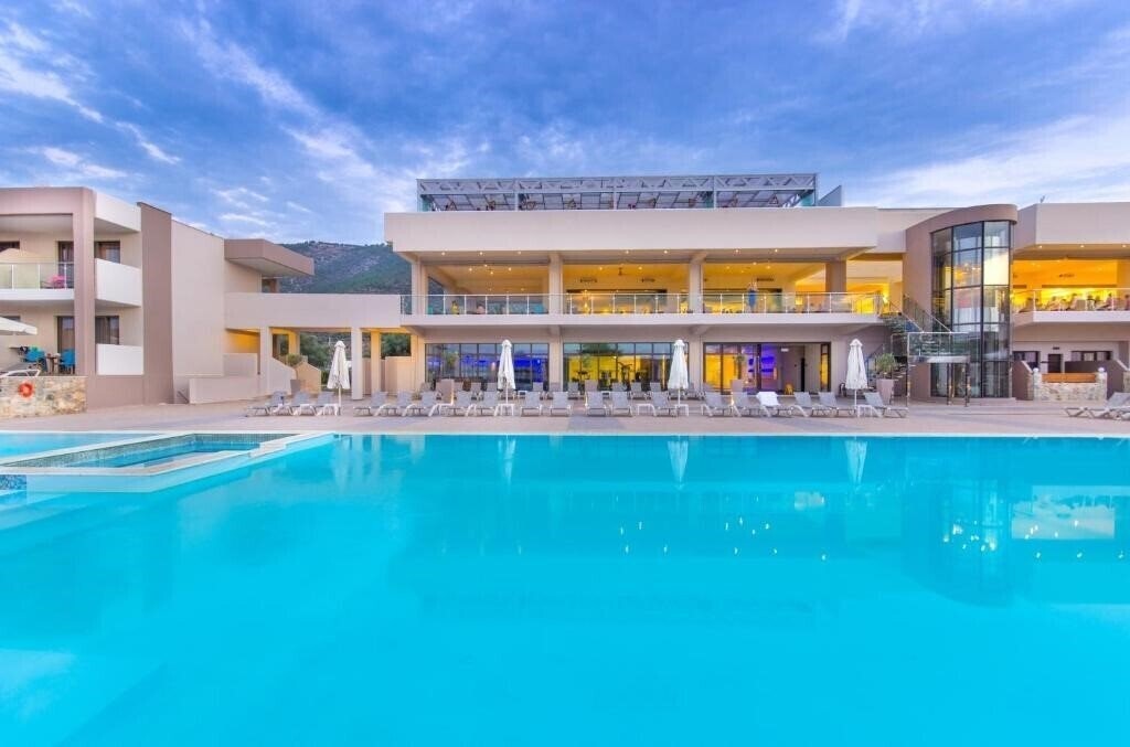 Готель Alea Hotel & Suites 4*