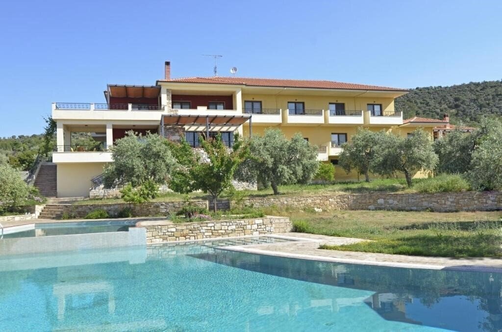 Отель Moonbeam Hotel 3*