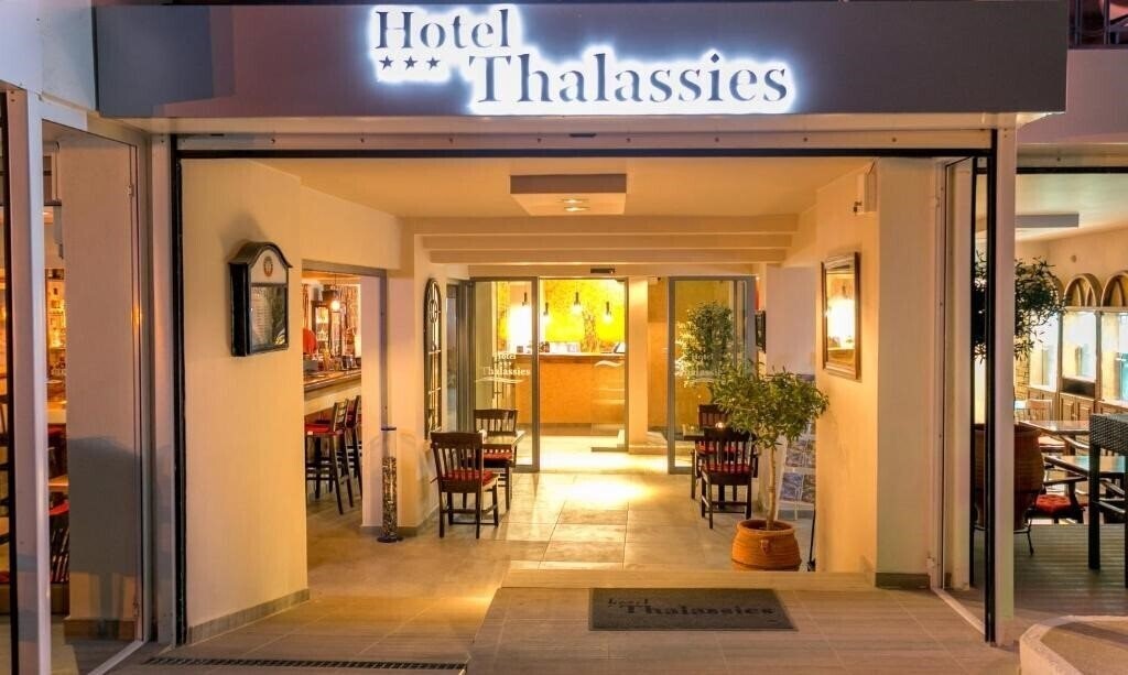 Готель Thalassies Hotel 3*