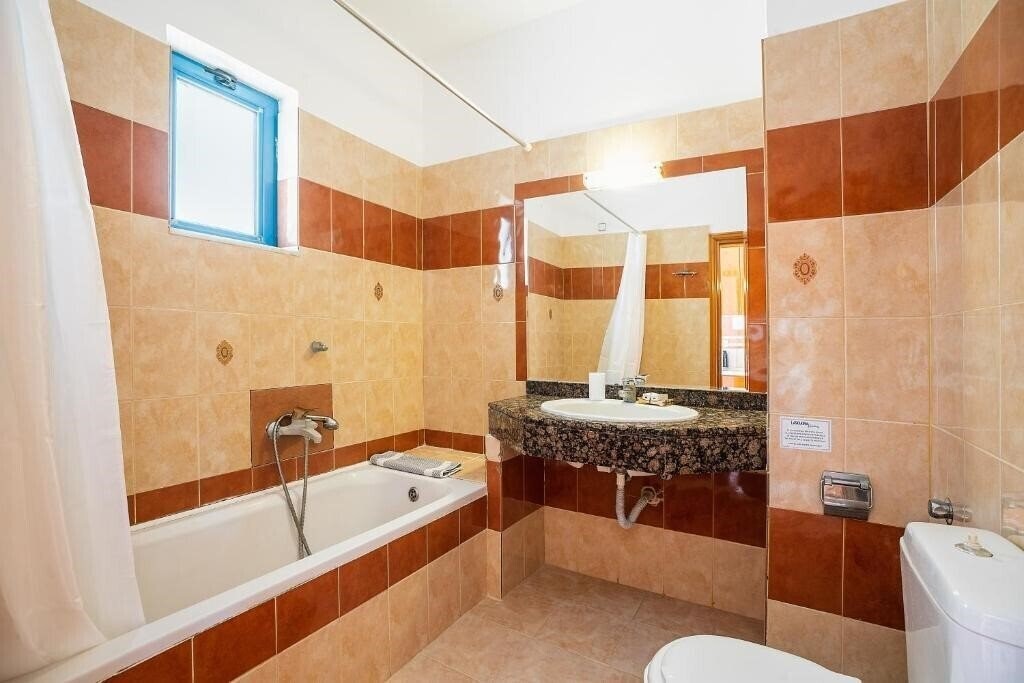 Фотографія Livadia Beach Apts Tilos 3*