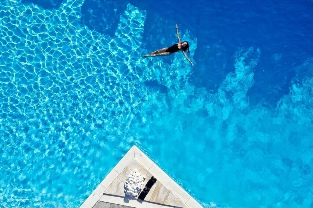 Картинка Mr & Mrs White Tinos 4*