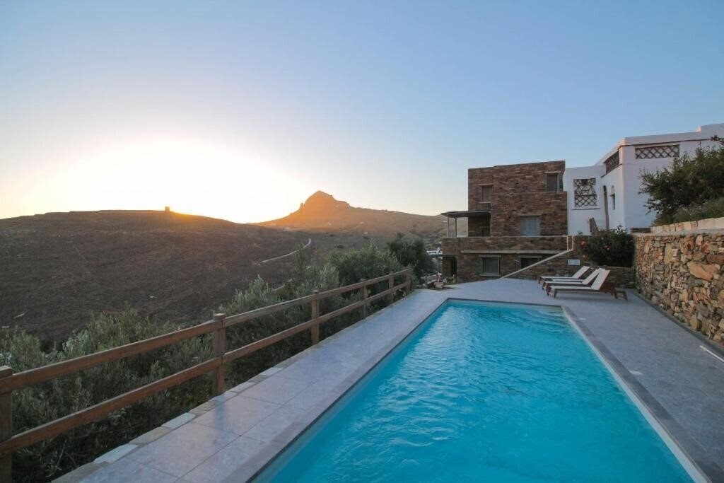 Отель Tinos Pegion House 4*