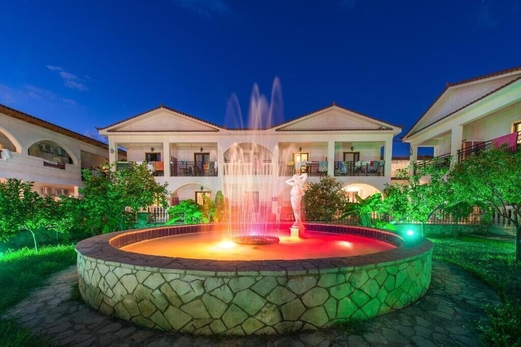 Фото Canadian Hotel 3*