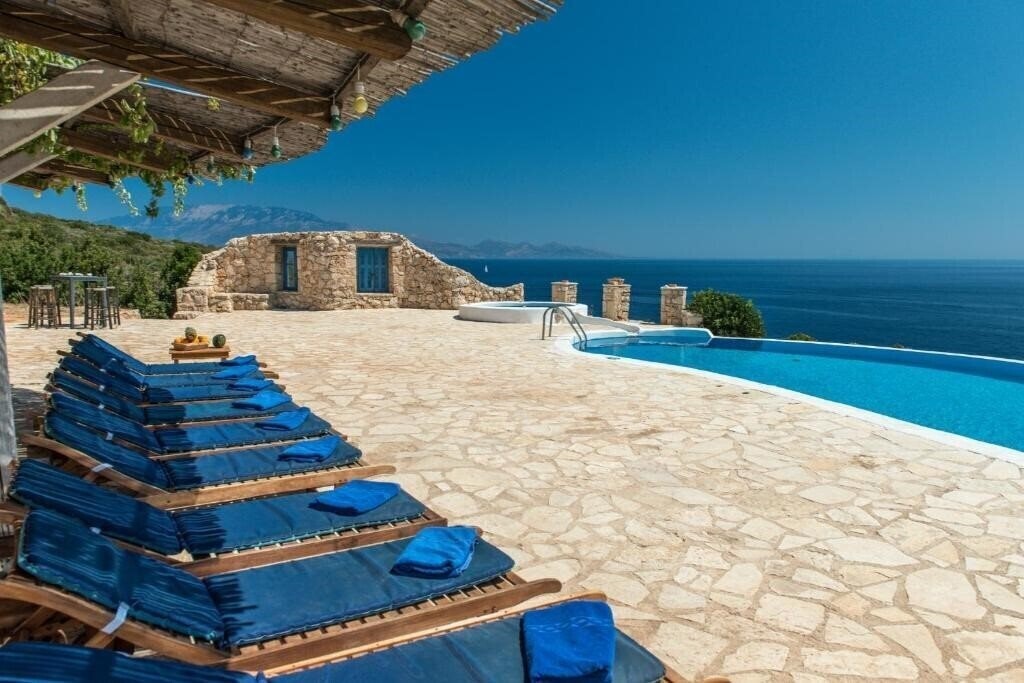Изображение Blue Caves Villas 4*