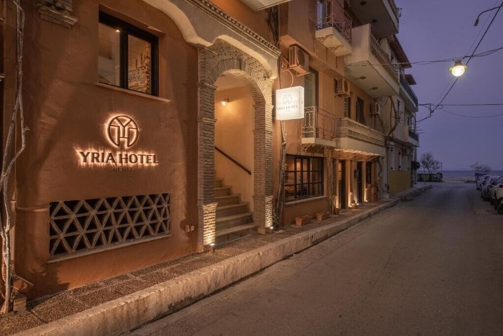 Готель Yria Hotel 2*