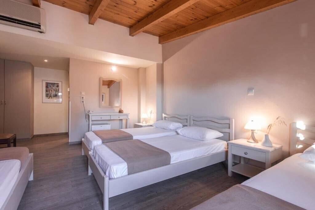 Фотография Yria Hotel 2*