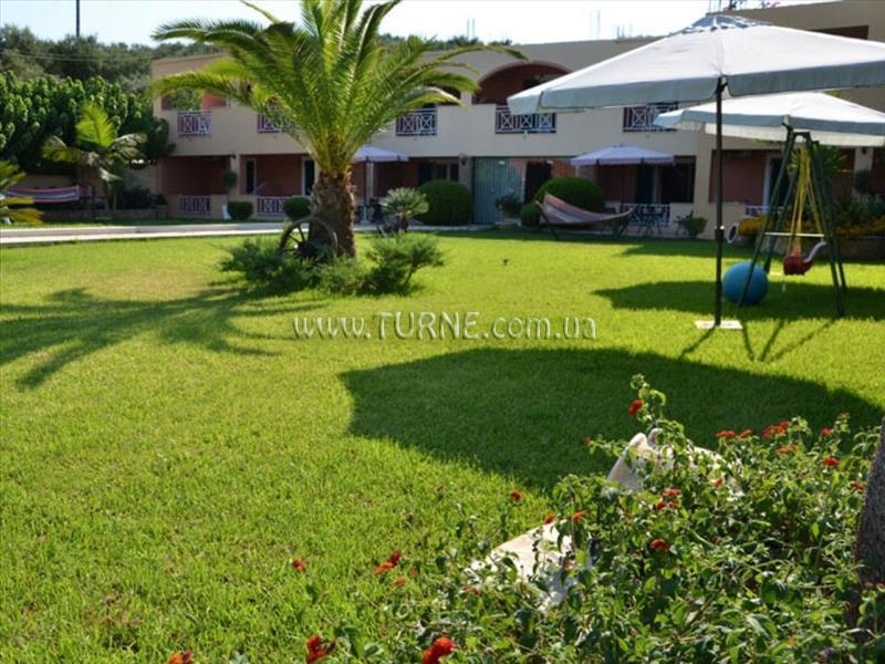 Отель Remezzo Studios & Apartments 3*