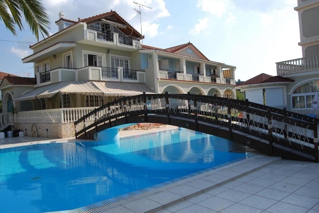 Готель Villa Basil Aparthotel 2*