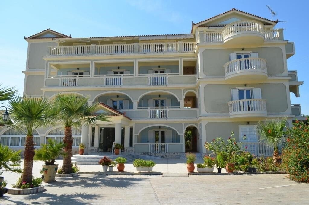 Фотографія Villa Basil Aparthotel 2*