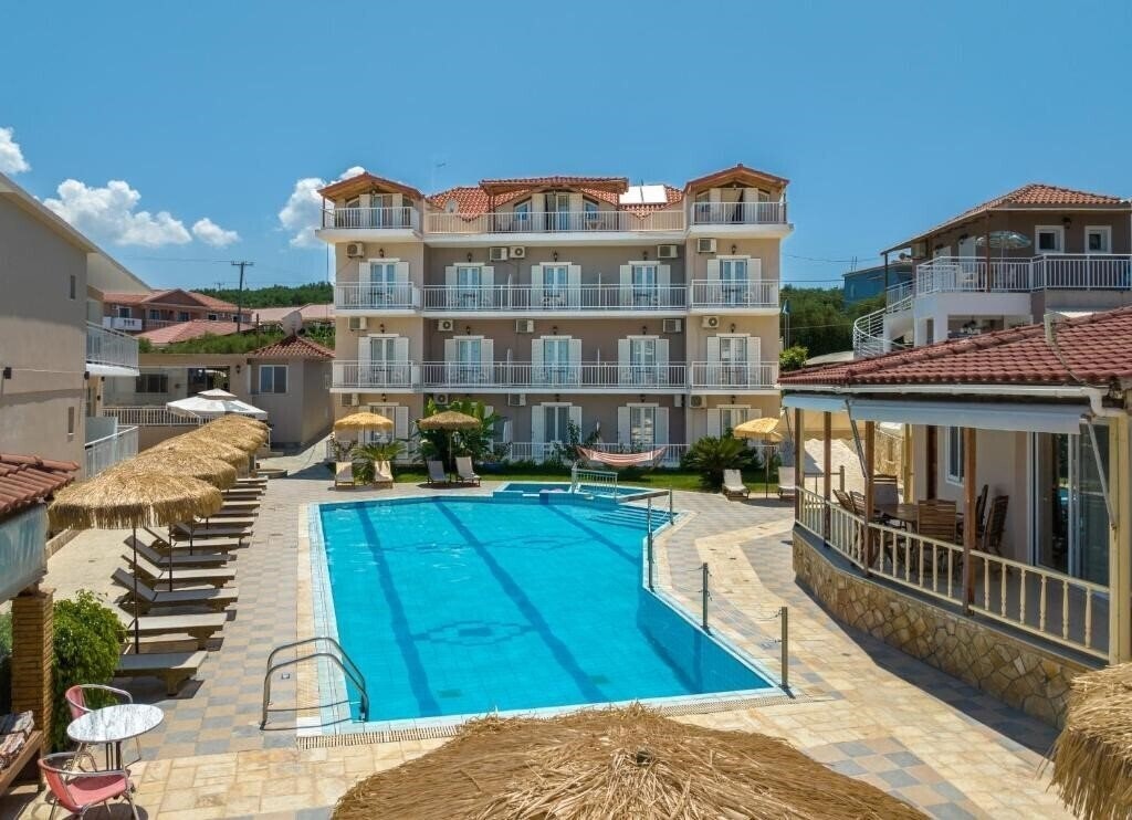 Фотографія Amoudi Studios Apartments Hotel 3*