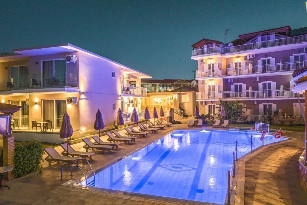 Готель Amoudi Studios Apartments Hotel 3*
