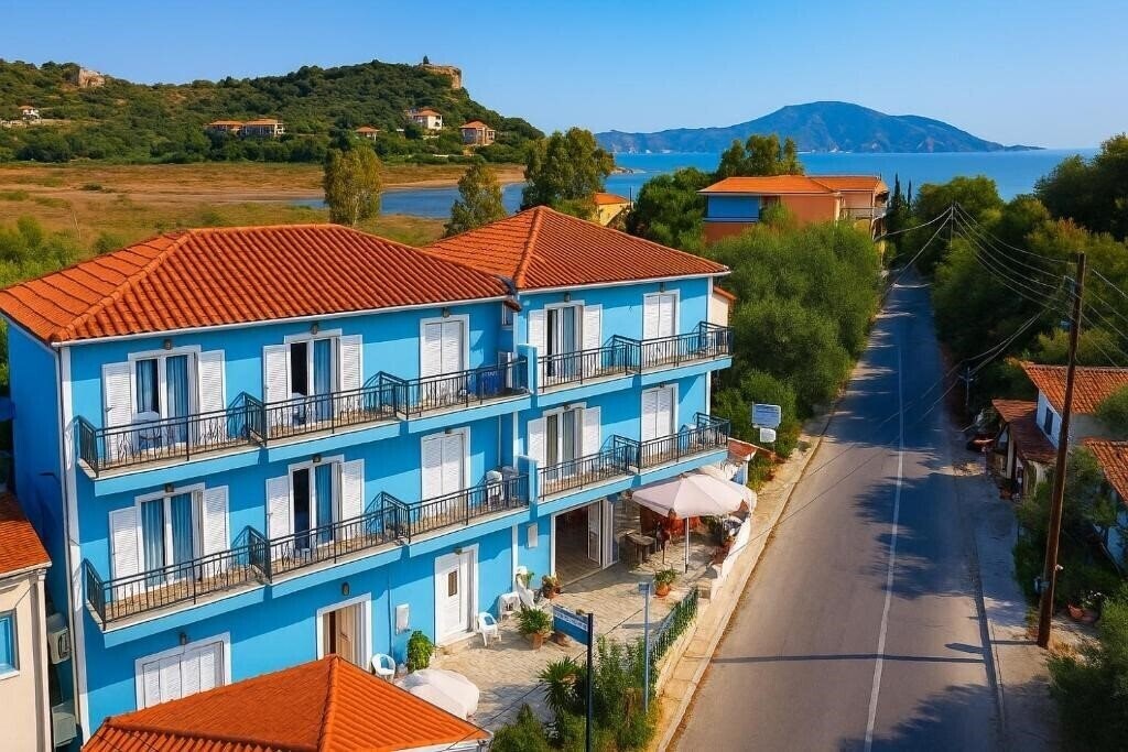 Отель Blue Lake 3*