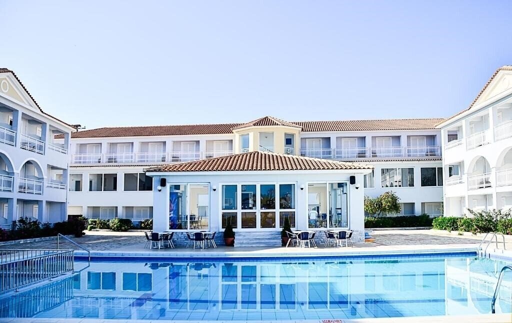 Готель Meridien Beach Hotel 3*