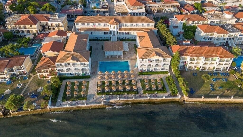 Готель Meridien Beach Hotel 3*