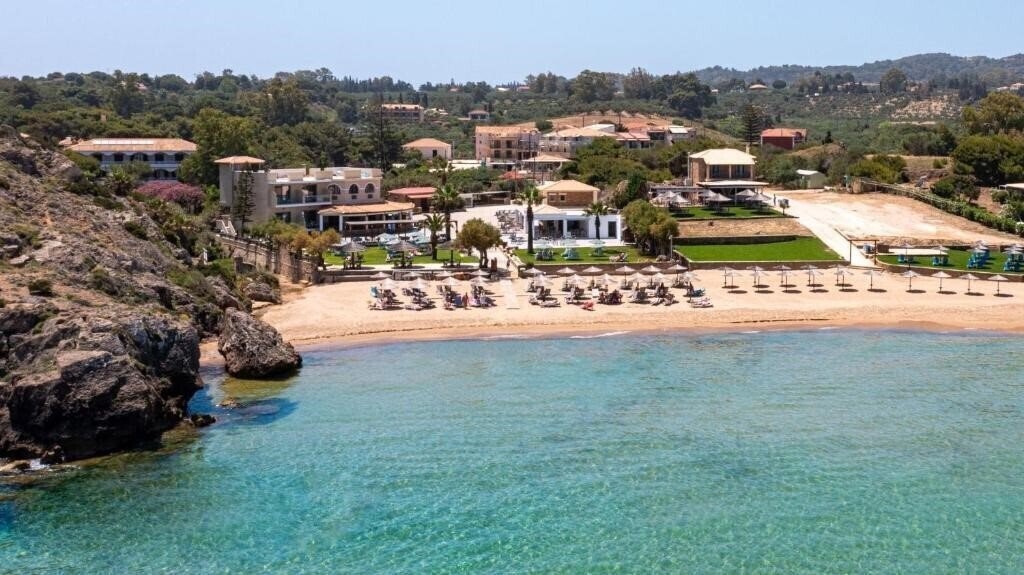 Отель Plaka Beach Resort 3*
