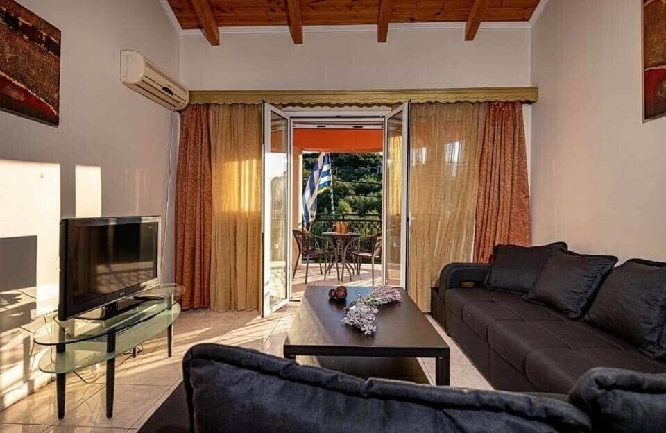 Фото Tsiolis Studios-Apartments 2*
