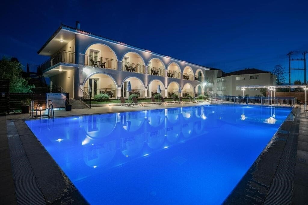 Отель Varres Hotel 3*