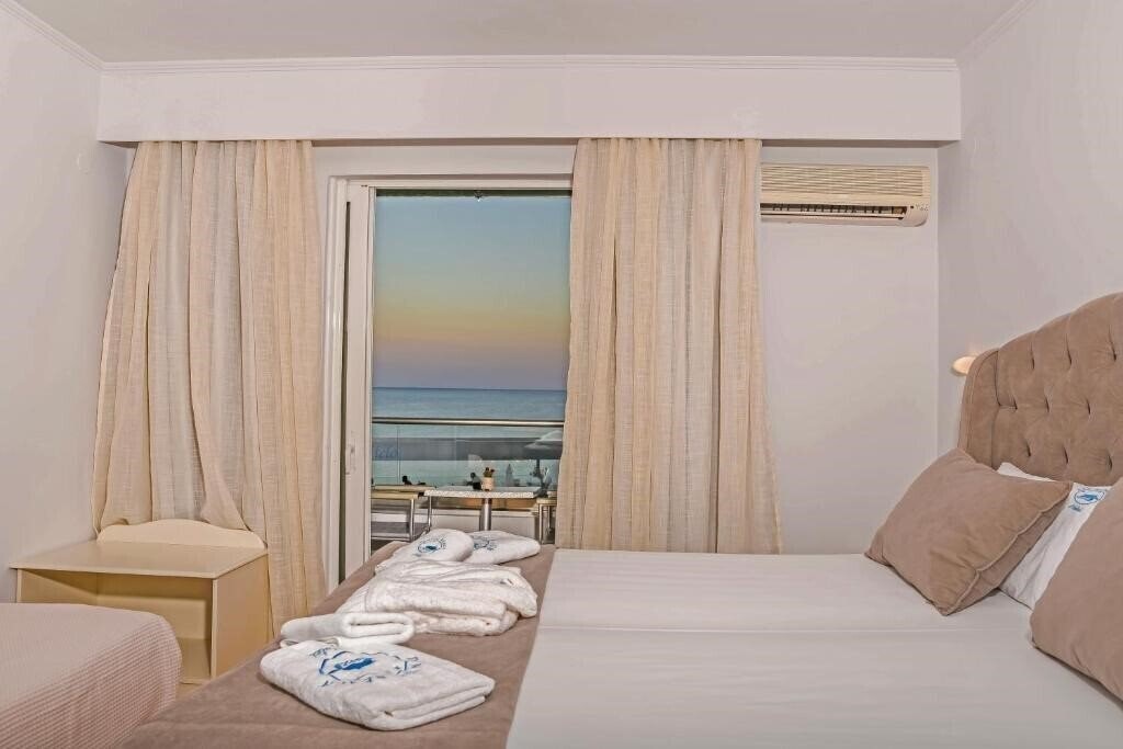 Фото Denise Beach Hotel 4*