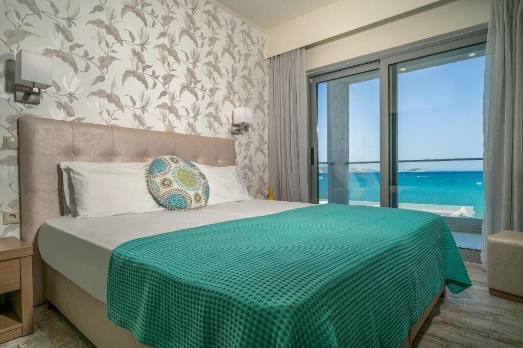 Фотографія Denise Beach Hotel 4*