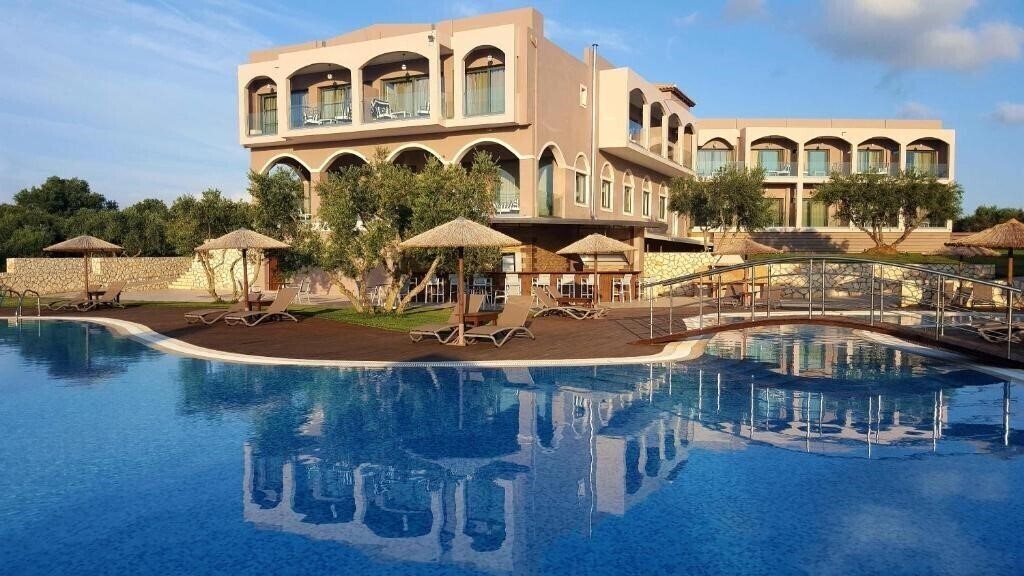 Отель Elegance Luxury Executive Suites 5*