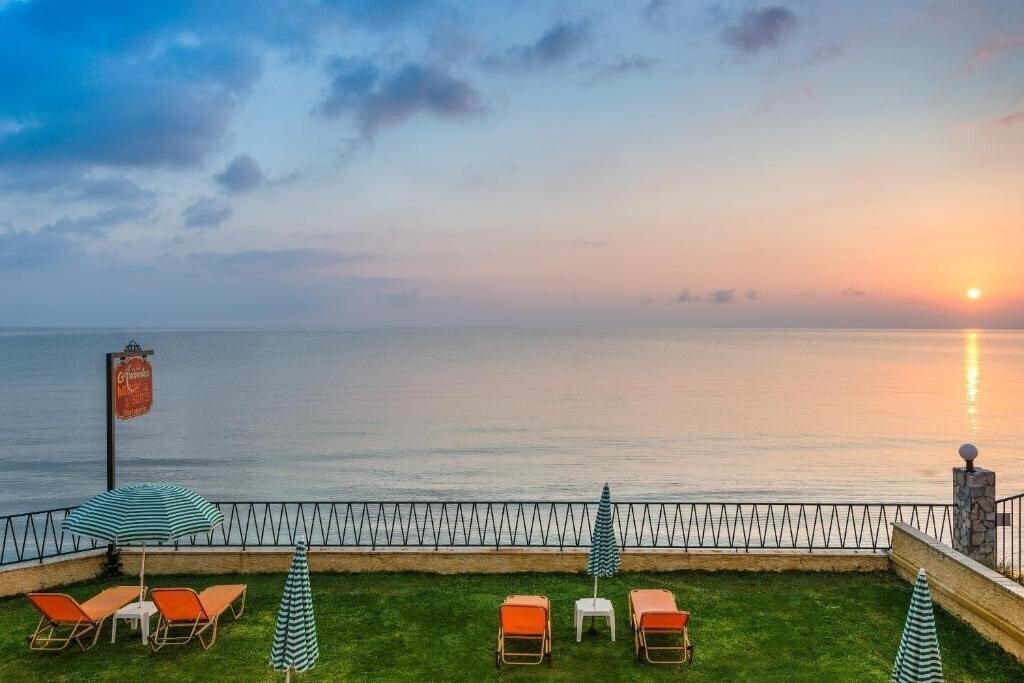 Отель Andreolas Luxury Suites 5*