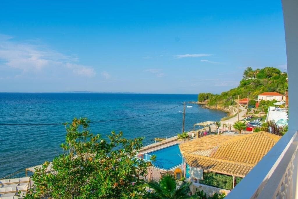 Готель Agoulos Beach (ex. Agoulos Inn) 3*