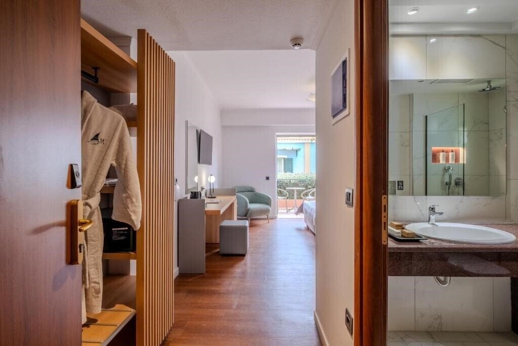 Фото Mediterranean Beach Resort & SPA 5*