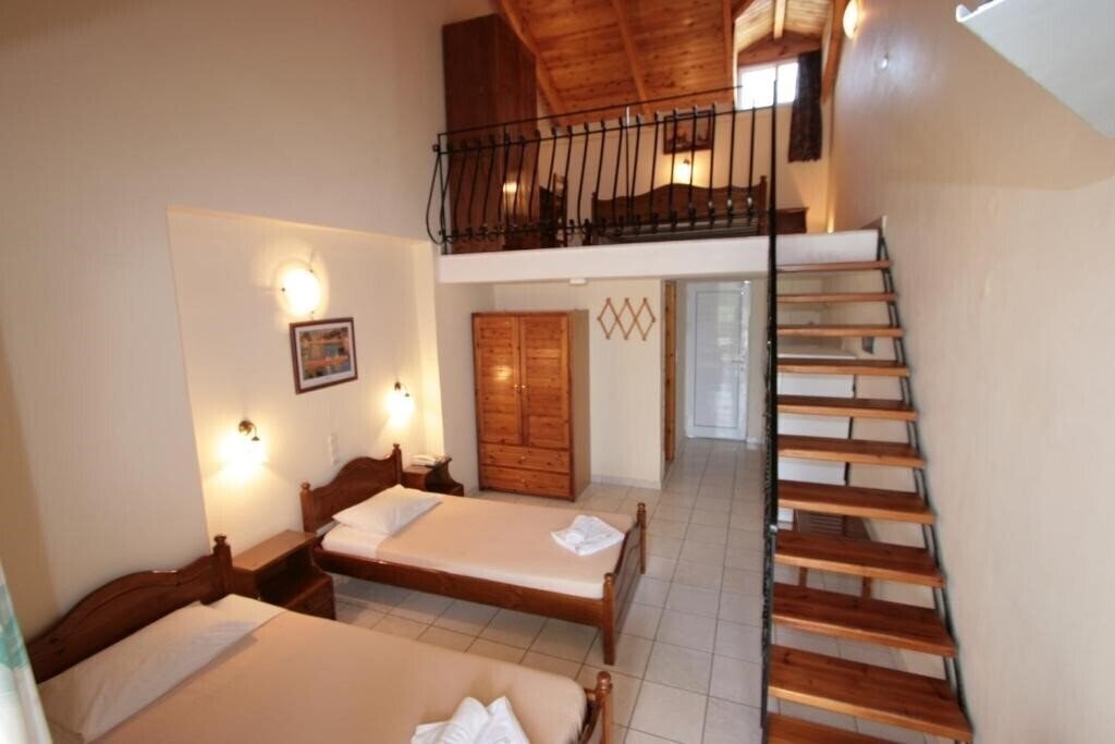 Готель Village Inn Studios & Family Apartments 3*