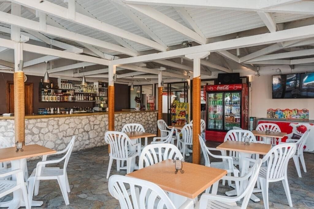 Фото Village Inn Studios & Family Apartments 3*