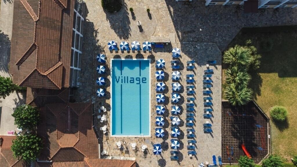 Фотография Village Inn Studios & Family Apartments 3*