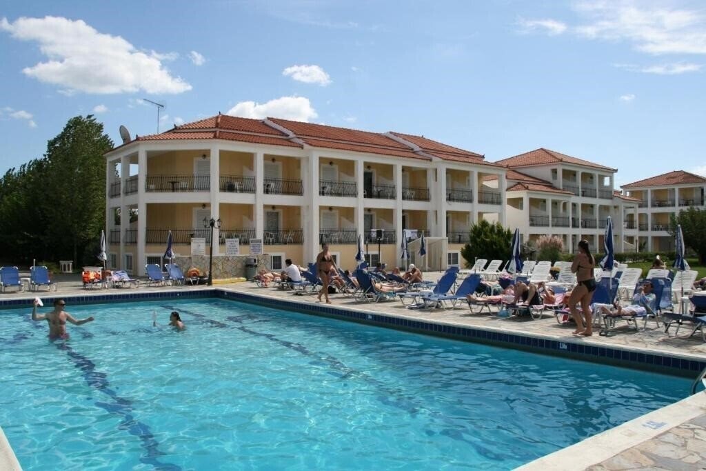 Картинка Village Inn Studios & Family Apartments 3*